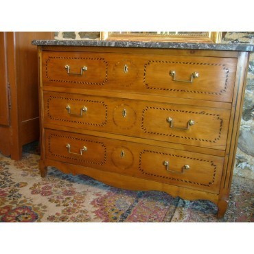 Antique chest of drawers